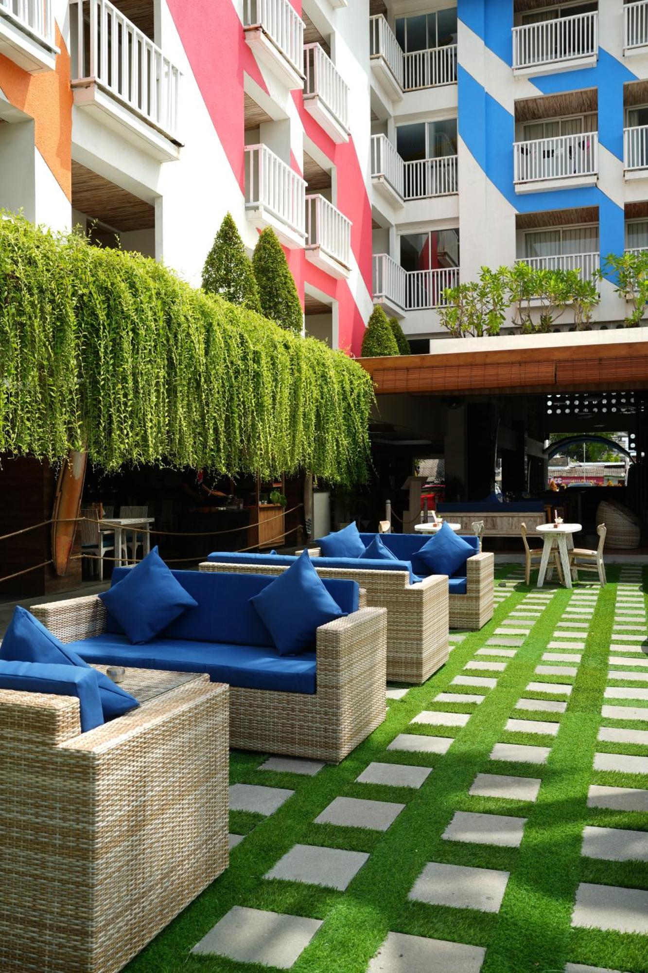 Bliss Surfer Hotel By Tritama Hospitality Legian Esterno foto