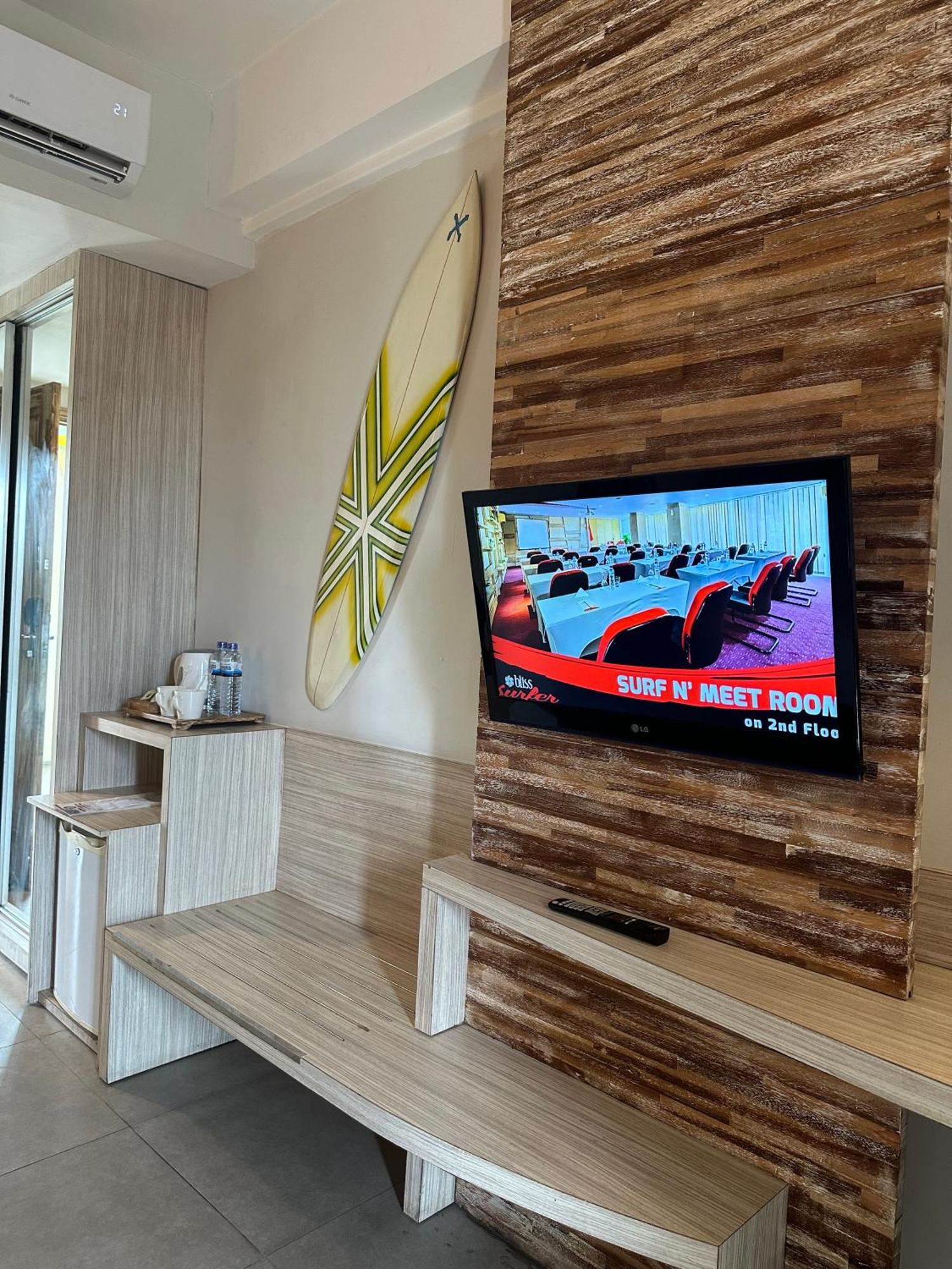 Bliss Surfer Hotel By Tritama Hospitality Legian Esterno foto