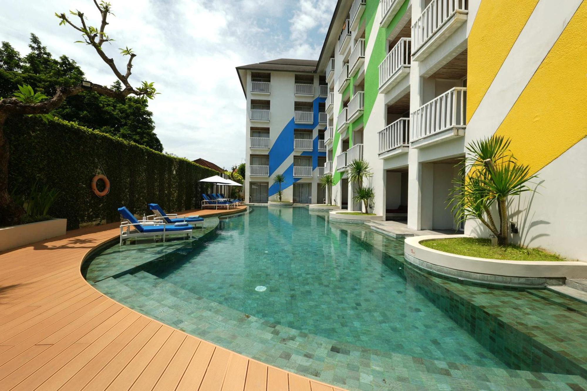Bliss Surfer Hotel By Tritama Hospitality Legian Esterno foto