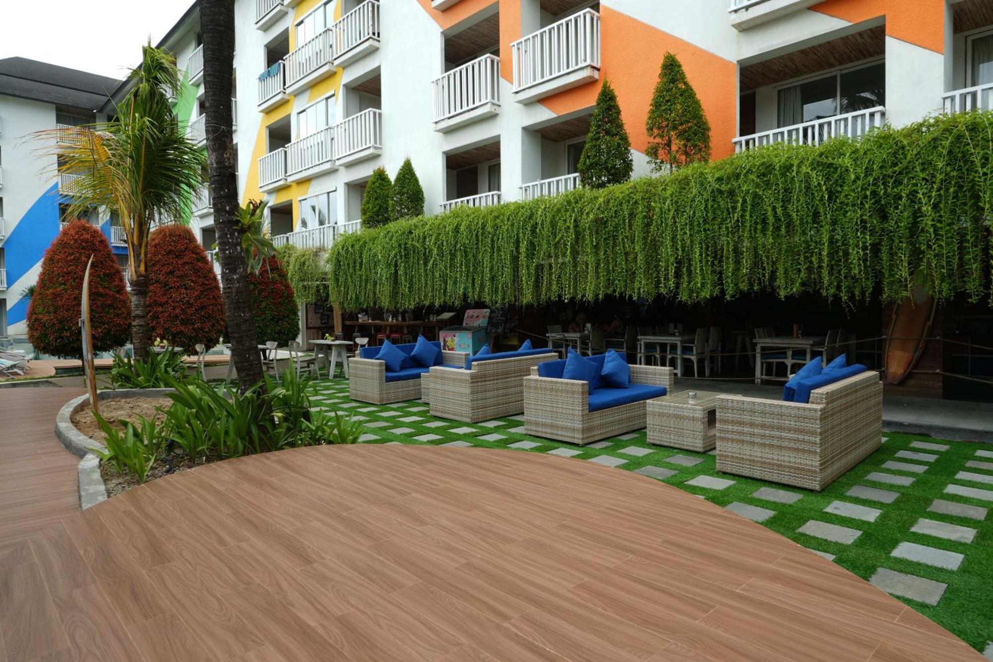 Bliss Surfer Hotel By Tritama Hospitality Legian Esterno foto