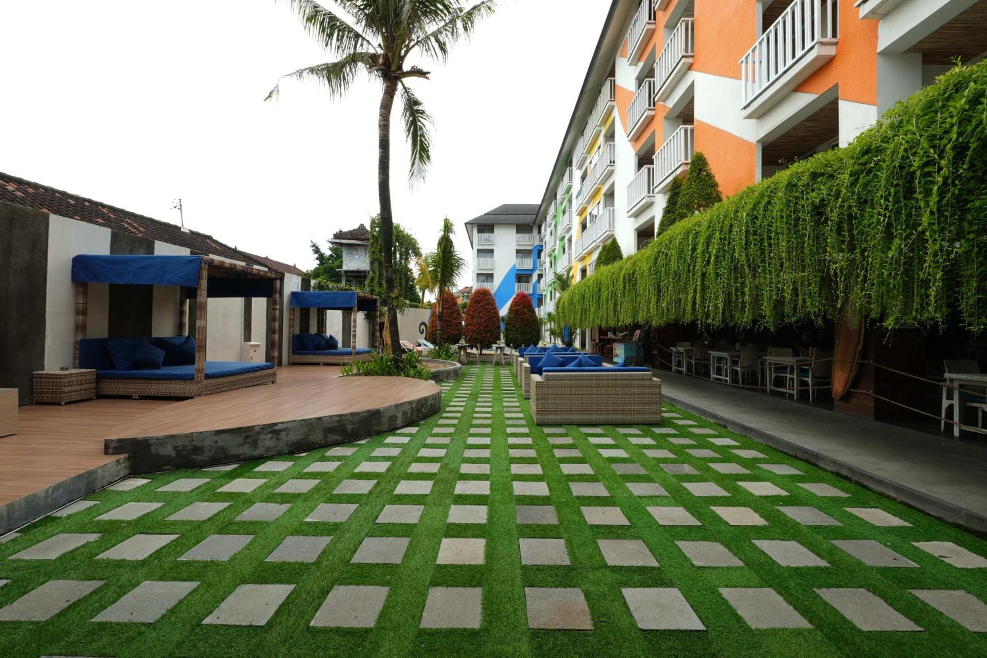 Bliss Surfer Hotel By Tritama Hospitality Legian Esterno foto
